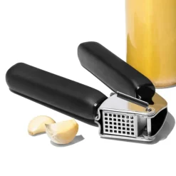 Presse Purée Et Moulin Légumes*OXO Presse Ail Gris en Inox