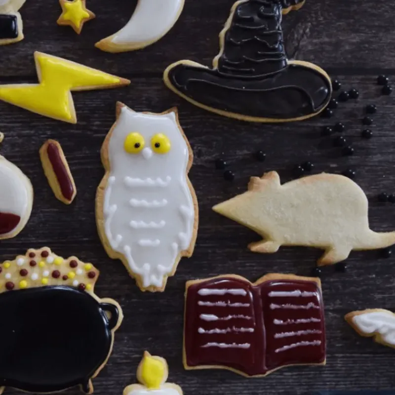 Emporte Pièce - Découpoir Pâtisserie*SCRAPCOOKING Seau 16 Emporte-pièces Thème Sorcier